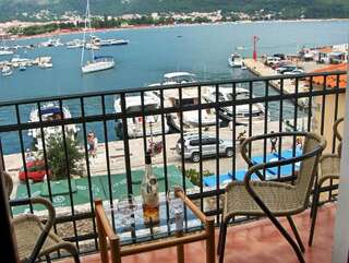 Апартаменты Apartments Aleksić Old Town Будва Улучшенные апартаменты с 2 спальнями, балконом и видом на море-1