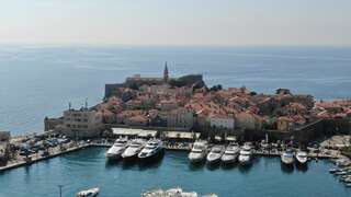 Апартаменты Apartments Aleksić Old Town Будва Улучшенные апартаменты с 2 спальнями, балконом и видом на море-5